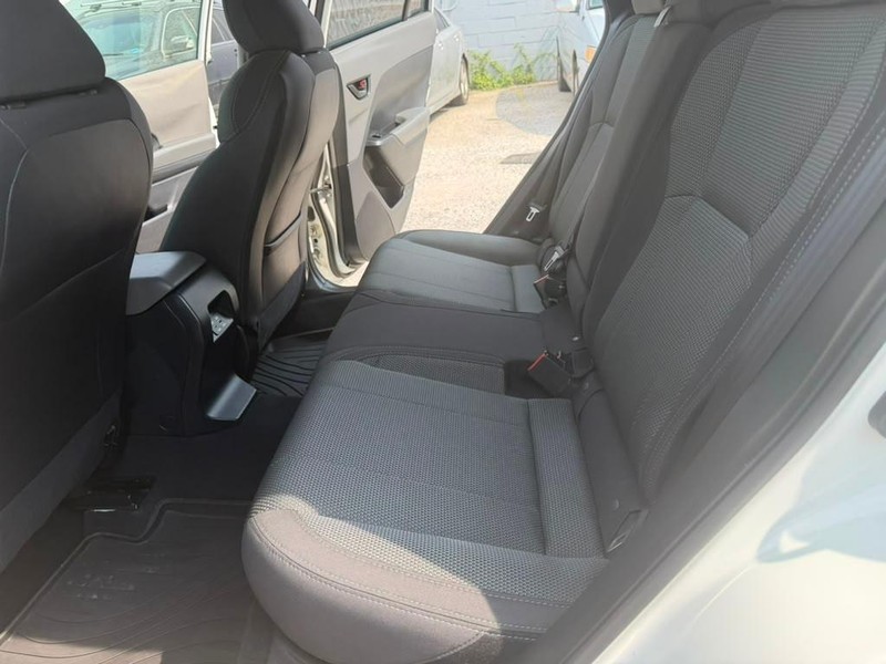 Subaru Crosstrek Vehicle Full-screen Gallery Image 19