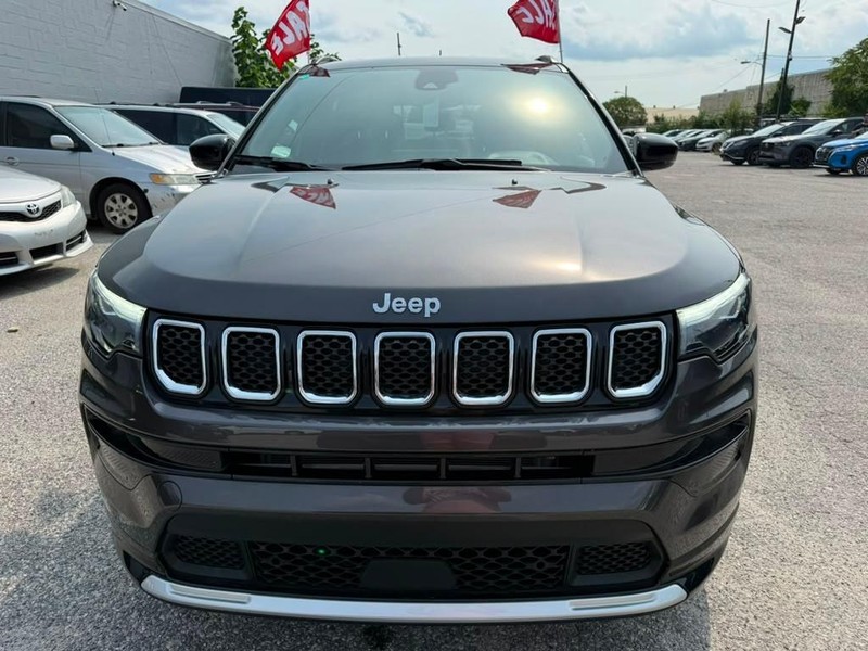 Jeep Compass Vehicle Full-screen Gallery Image 3