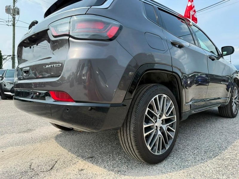 Jeep Compass Vehicle Full-screen Gallery Image 9