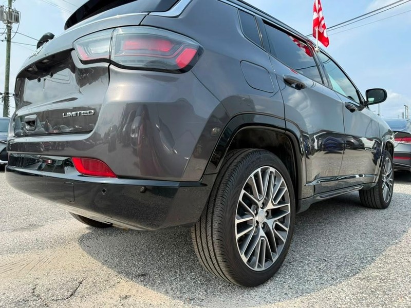 Jeep Compass Vehicle Full-screen Gallery Image 10