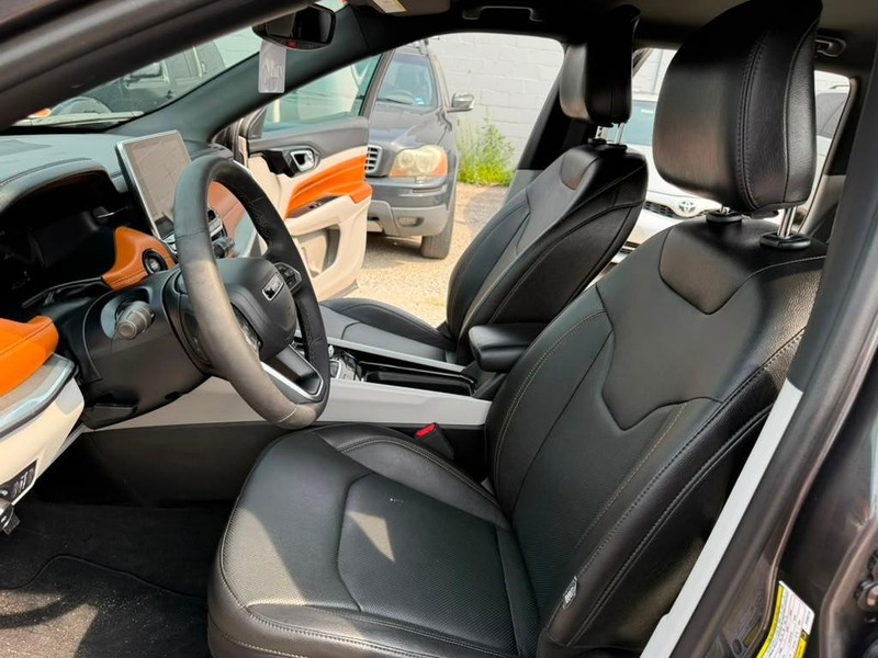 Jeep Compass Vehicle Full-screen Gallery Image 15