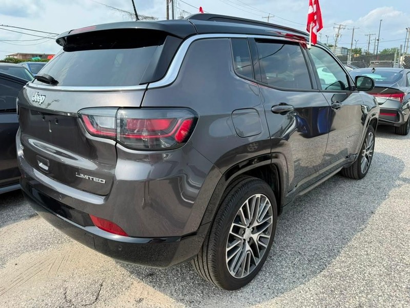 Jeep Compass Vehicle Full-screen Gallery Image 16
