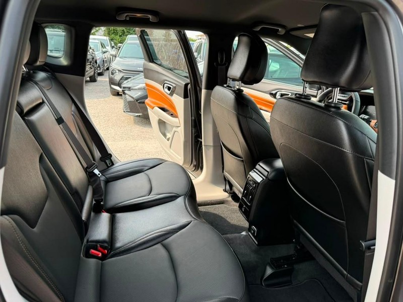 Jeep Compass Vehicle Full-screen Gallery Image 19