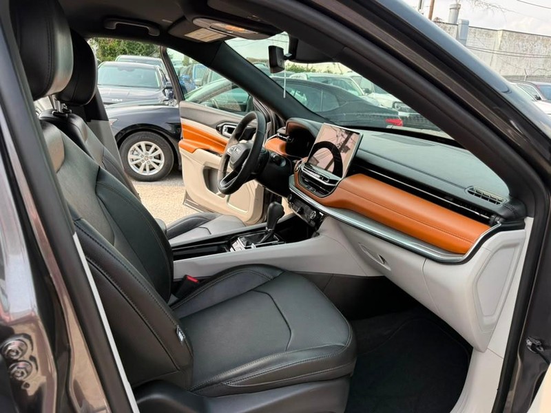 Jeep Compass Vehicle Full-screen Gallery Image 20