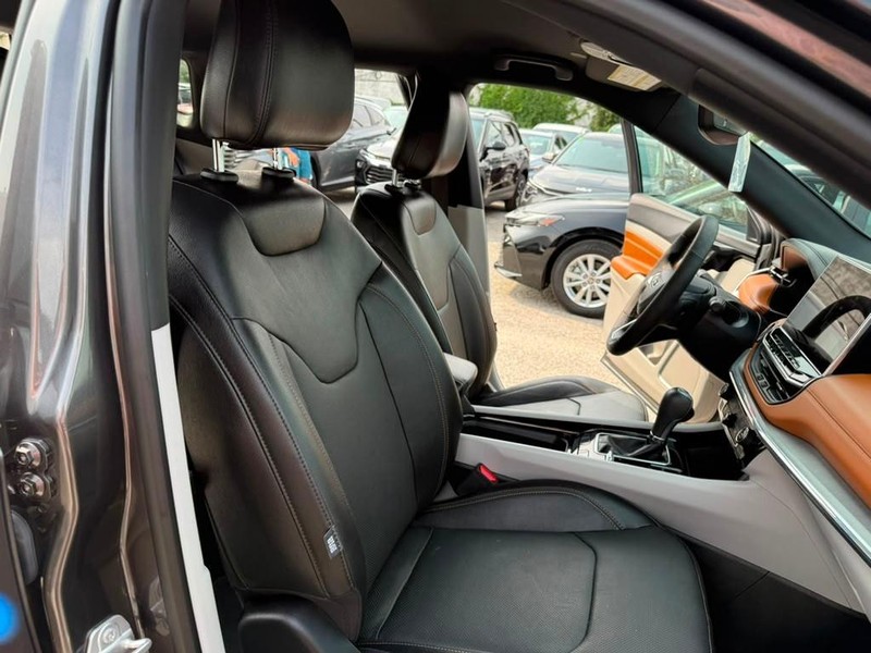 Jeep Compass Vehicle Full-screen Gallery Image 21