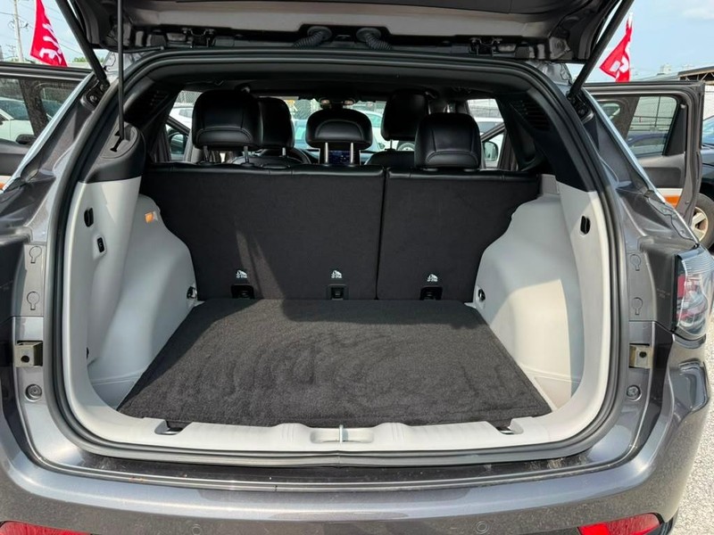Jeep Compass Vehicle Full-screen Gallery Image 22
