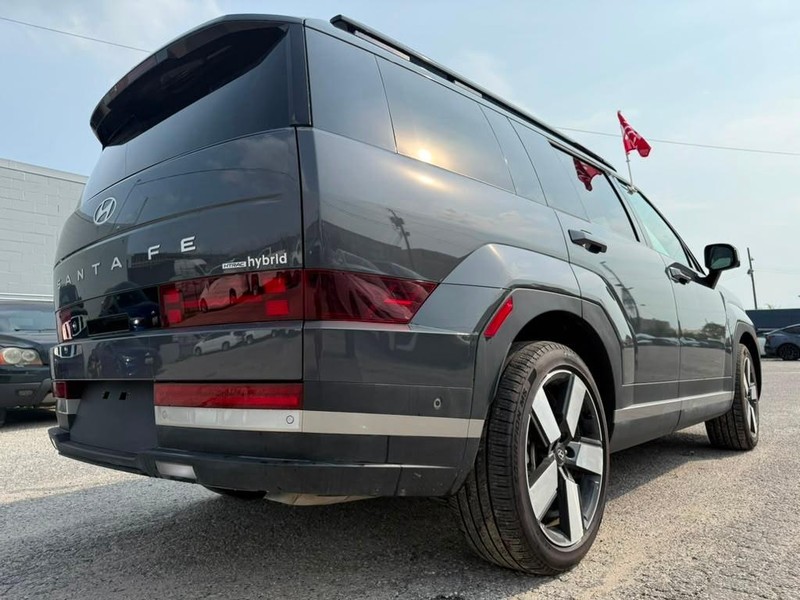 Hyundai Santa Fe Hybrid Vehicle Full-screen Gallery Image 9