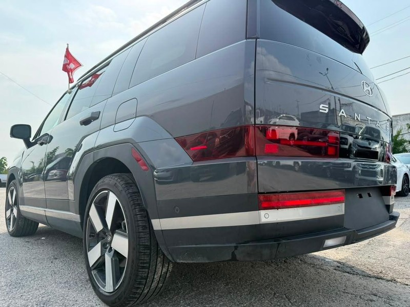 Hyundai Santa Fe Hybrid Vehicle Full-screen Gallery Image 12