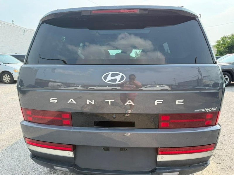 Hyundai Santa Fe Hybrid Vehicle Full-screen Gallery Image 13
