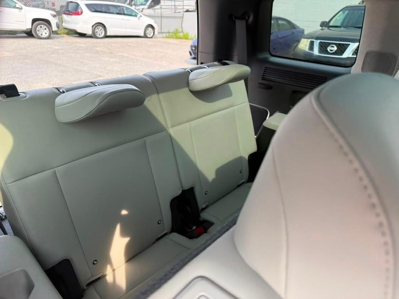 Hyundai Santa Fe Hybrid Vehicle Full-screen Gallery Image 20