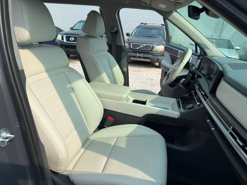 Hyundai Santa Fe Hybrid Vehicle Full-screen Gallery Image 25
