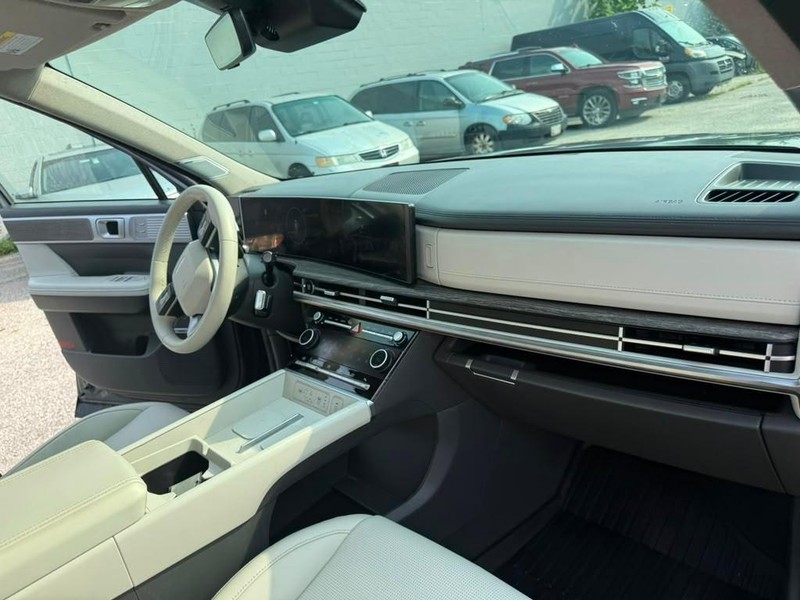 Hyundai Santa Fe Hybrid Vehicle Full-screen Gallery Image 26