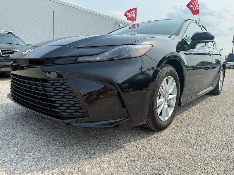 Toyota Camry Vehicle Full-screen Gallery Image 2