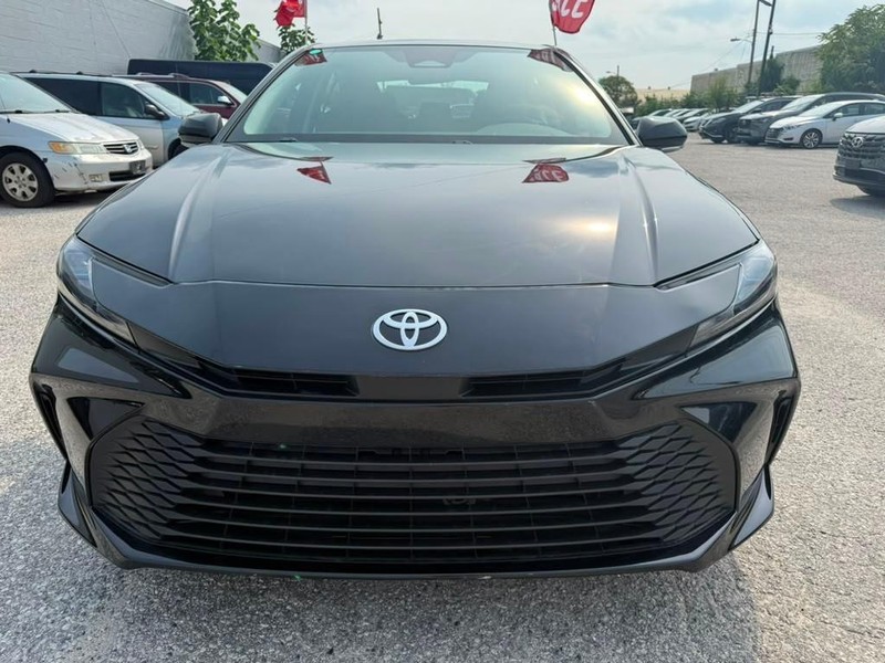 Toyota Camry Vehicle Full-screen Gallery Image 3