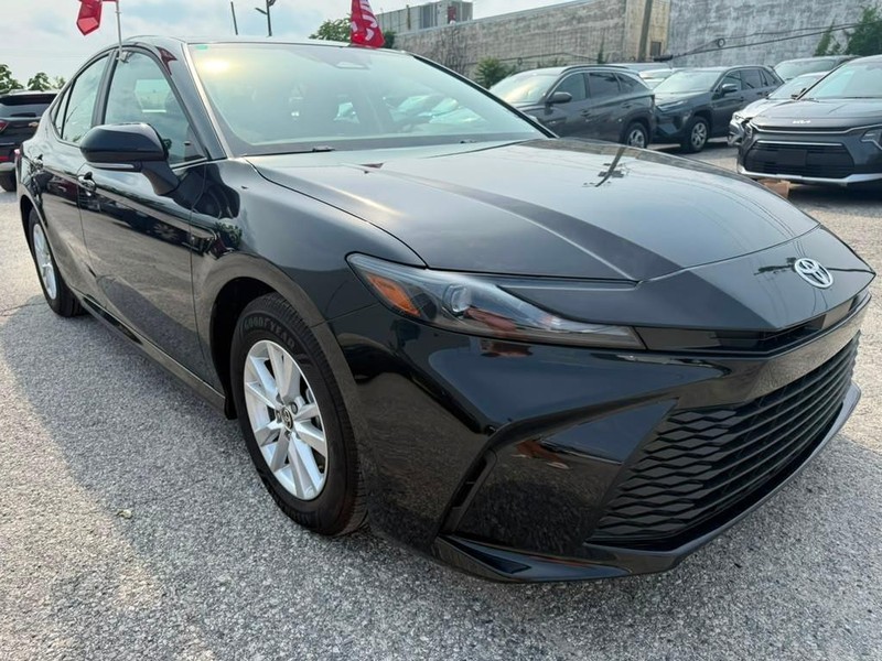 Toyota Camry Vehicle Full-screen Gallery Image 4