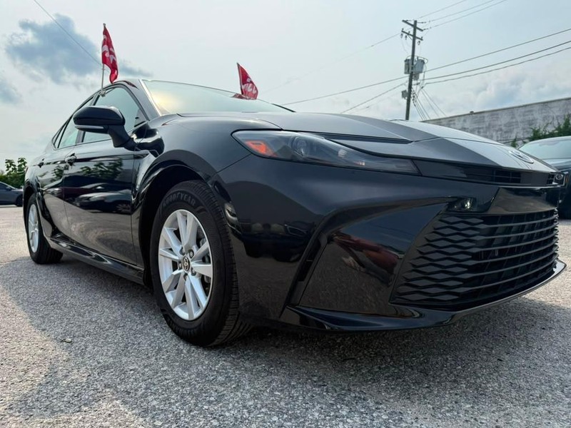 Toyota Camry Vehicle Full-screen Gallery Image 5