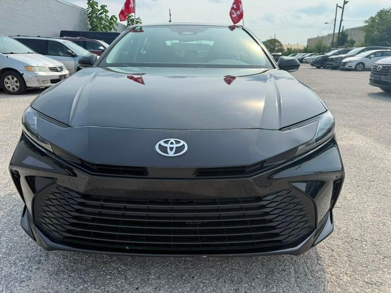 Toyota Camry Vehicle Full-screen Gallery Image 6