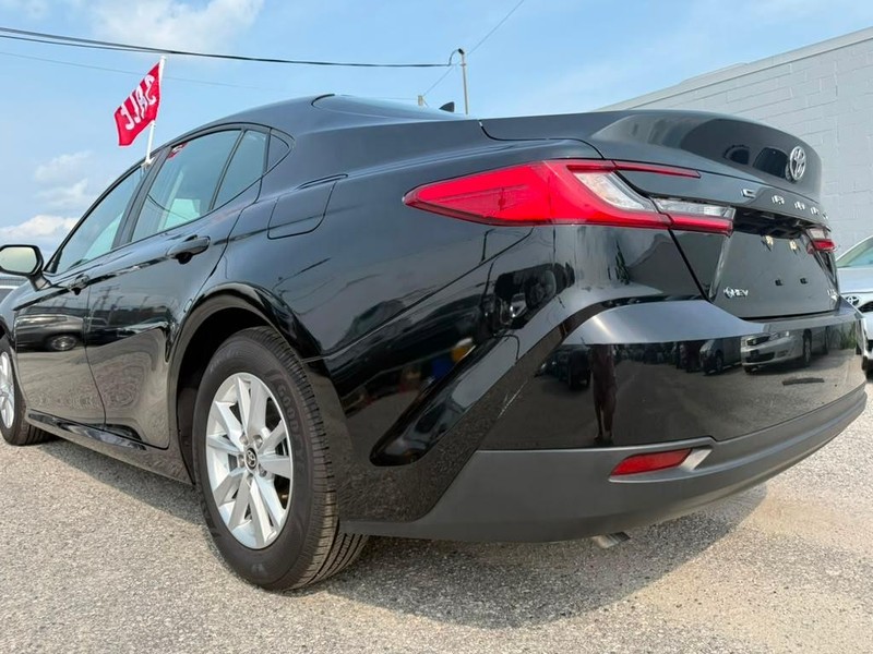 Toyota Camry Vehicle Full-screen Gallery Image 7
