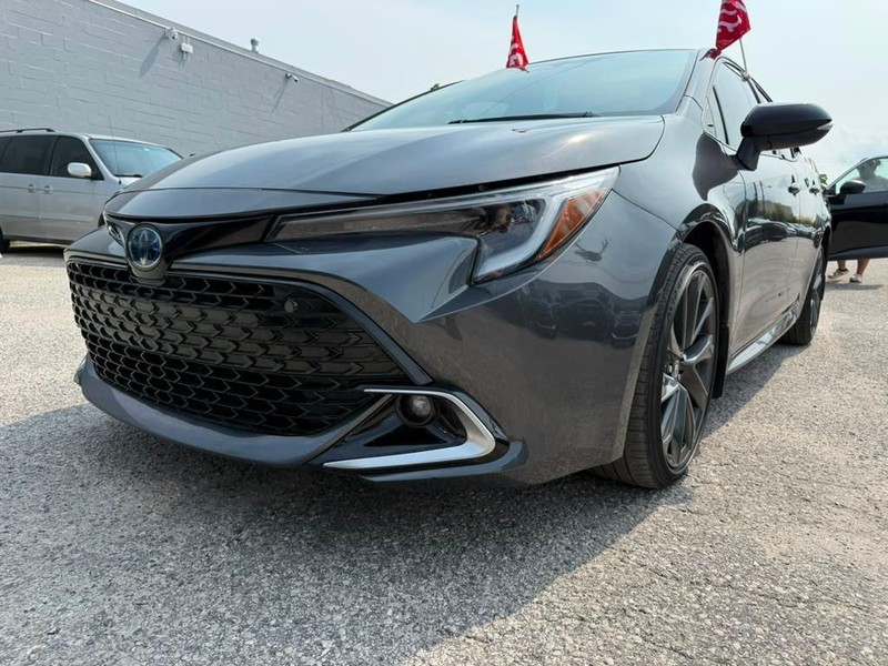 Toyota Corolla Hatchback Vehicle Full-screen Gallery Image 2