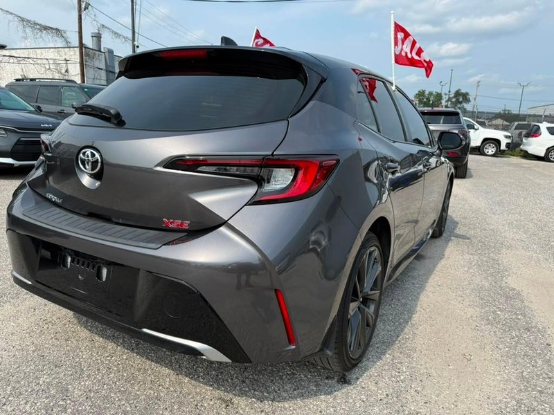 Toyota Corolla Hatchback Vehicle Full-screen Gallery Image 7