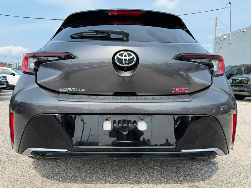 Toyota Corolla Hatchback Vehicle Full-screen Gallery Image 9
