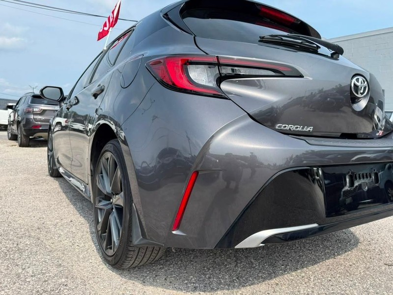 Toyota Corolla Hatchback Vehicle Full-screen Gallery Image 11