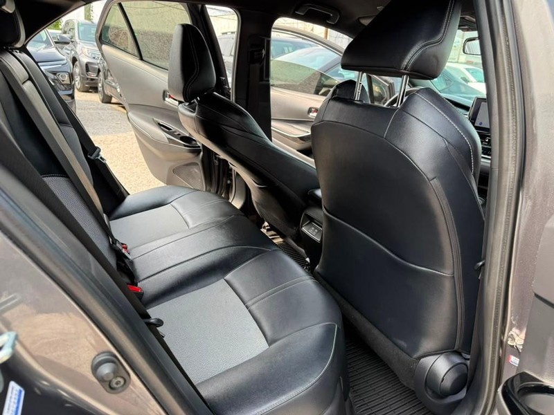 Toyota Corolla Hatchback Vehicle Full-screen Gallery Image 14