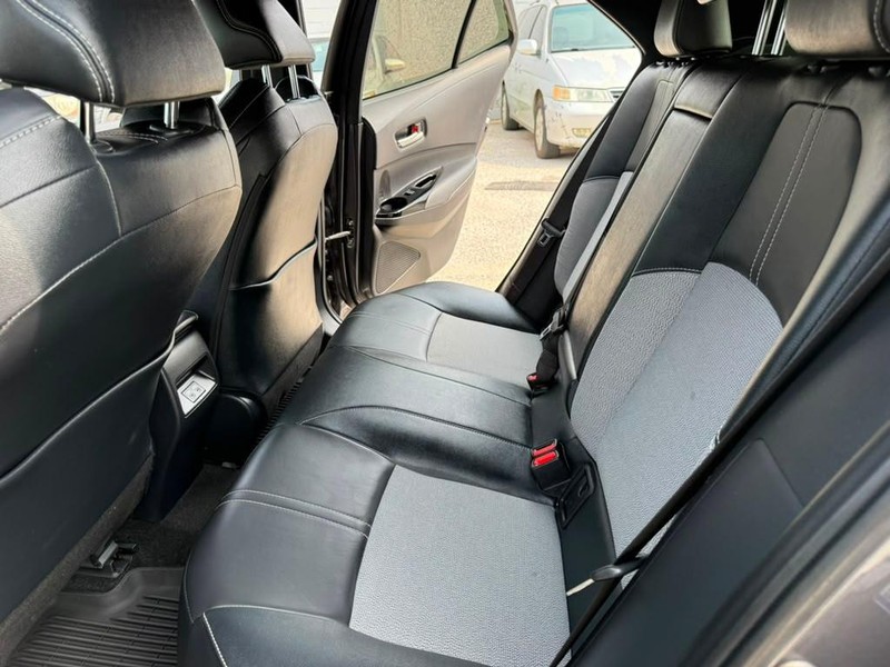 Toyota Corolla Hatchback Vehicle Full-screen Gallery Image 19