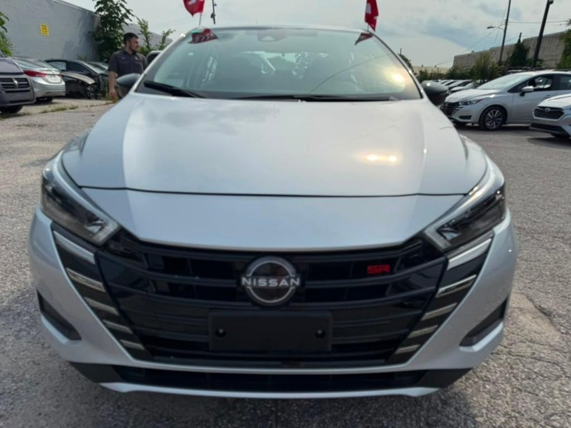 Nissan Versa Vehicle Full-screen Gallery Image 3