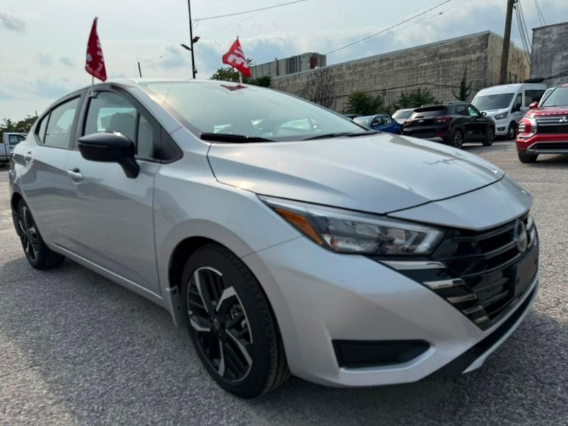 Nissan Versa Vehicle Full-screen Gallery Image 4