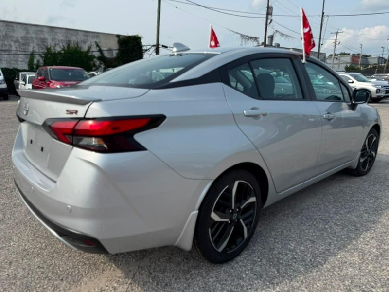 Nissan Versa Vehicle Full-screen Gallery Image 6