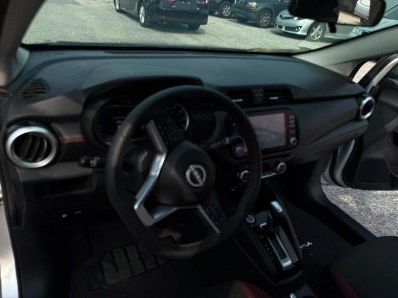 Nissan Versa Vehicle Full-screen Gallery Image 10