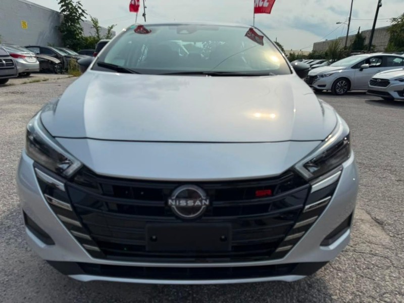 Nissan Versa Vehicle Full-screen Gallery Image 11