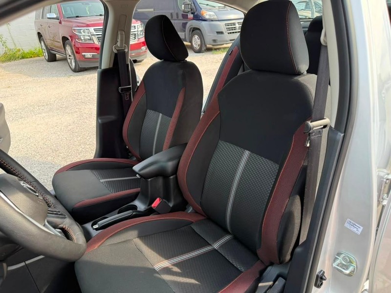 Nissan Versa Vehicle Full-screen Gallery Image 12