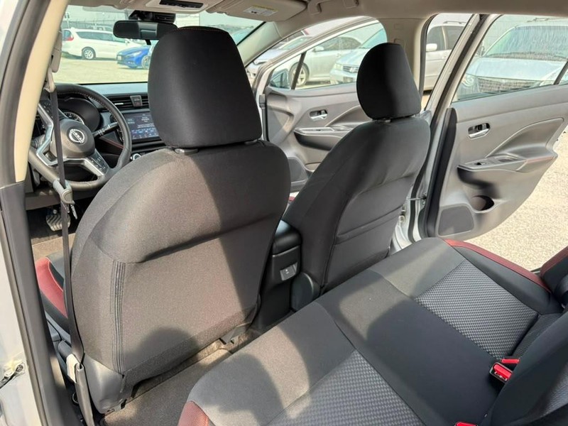 Nissan Versa Vehicle Full-screen Gallery Image 13