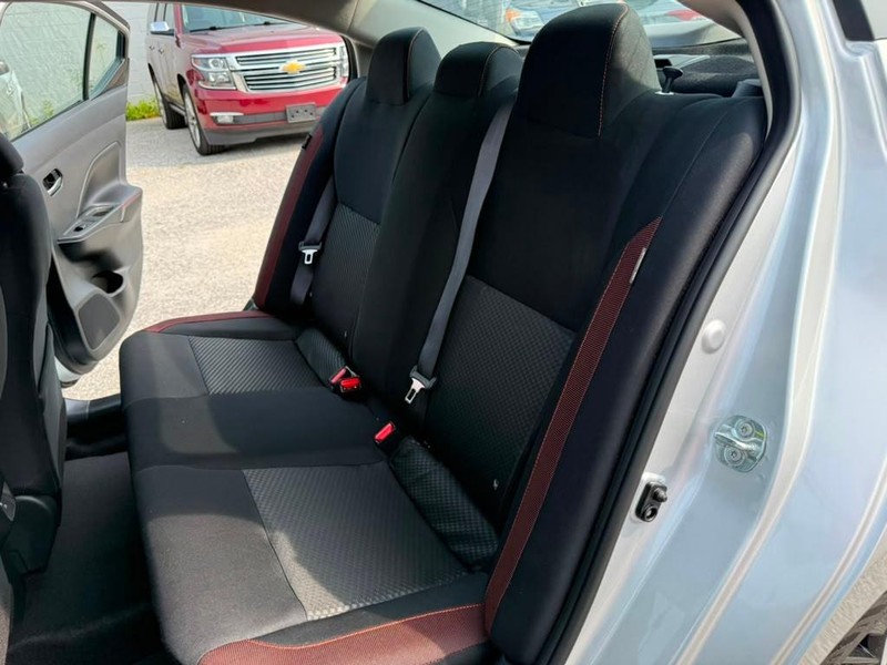 Nissan Versa Vehicle Full-screen Gallery Image 14