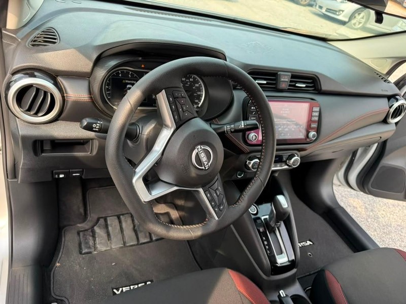 Nissan Versa Vehicle Full-screen Gallery Image 16