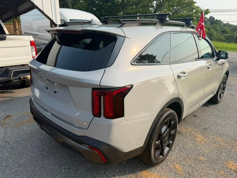 Kia Sorento Vehicle Full-screen Gallery Image 8