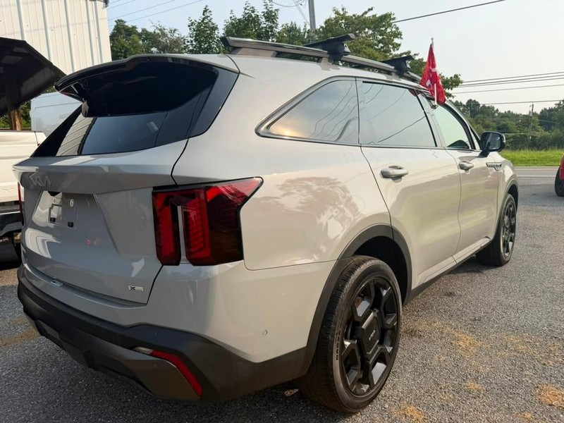 Kia Sorento Vehicle Full-screen Gallery Image 9
