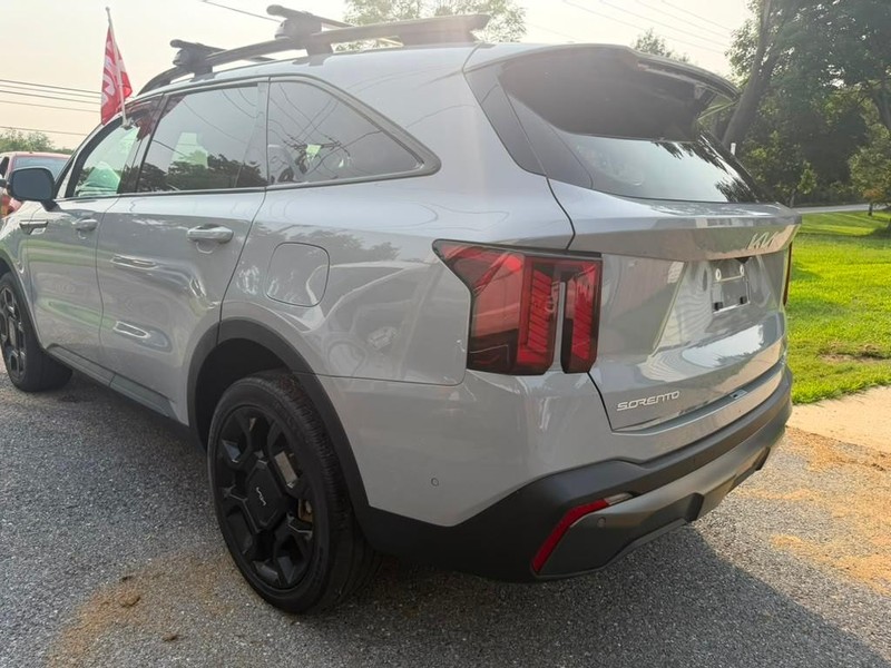 Kia Sorento Vehicle Full-screen Gallery Image 11