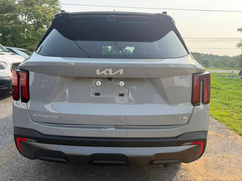 Kia Sorento Vehicle Full-screen Gallery Image 13