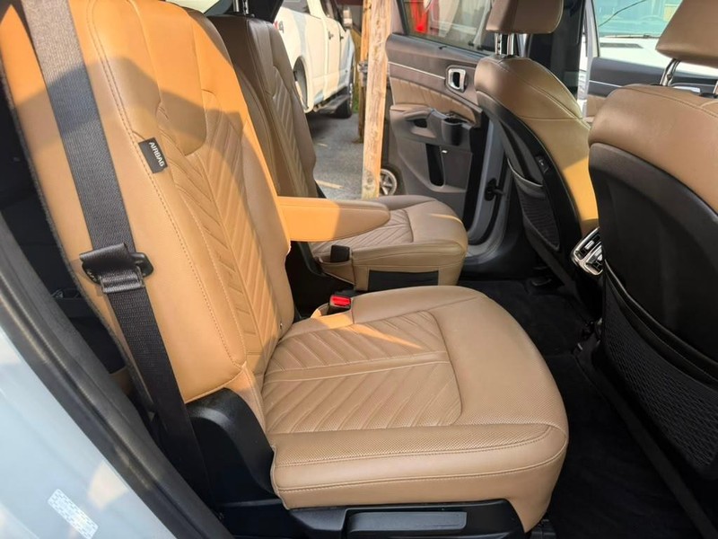 Kia Sorento Vehicle Full-screen Gallery Image 14