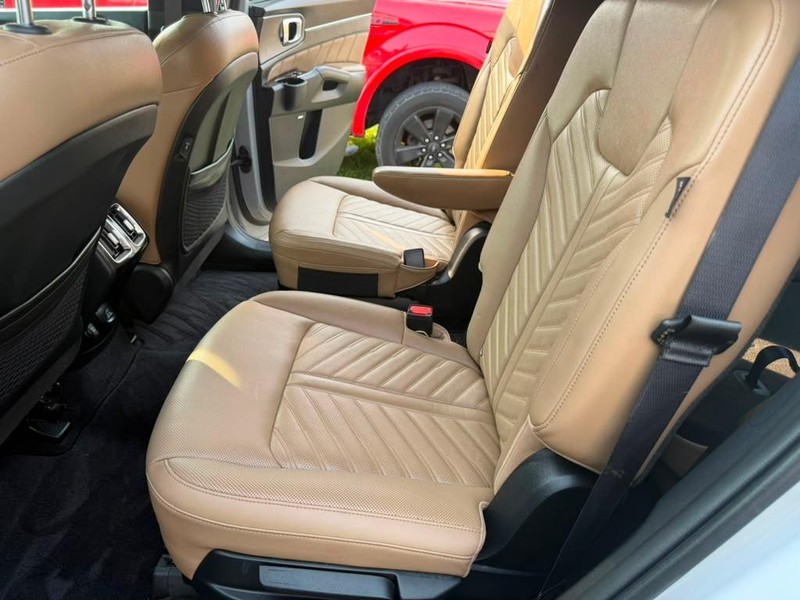 Kia Sorento Vehicle Full-screen Gallery Image 16