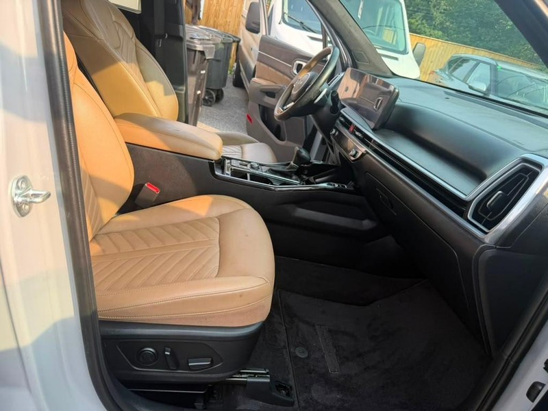 Kia Sorento Vehicle Full-screen Gallery Image 19