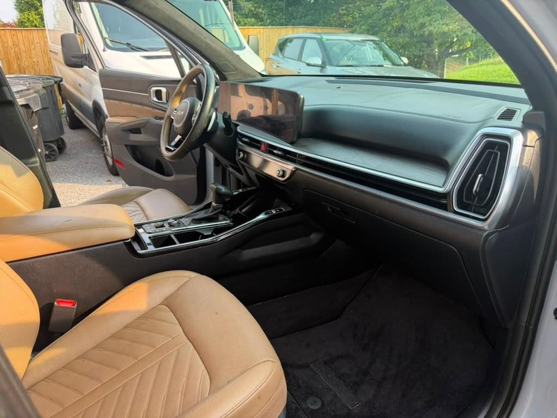 Kia Sorento Vehicle Full-screen Gallery Image 21