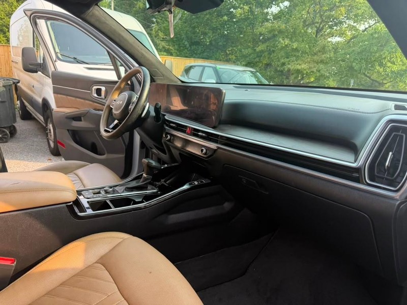 Kia Sorento Vehicle Full-screen Gallery Image 22