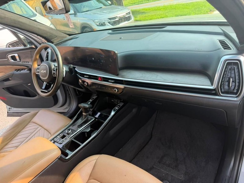 Kia Sorento Vehicle Full-screen Gallery Image 23