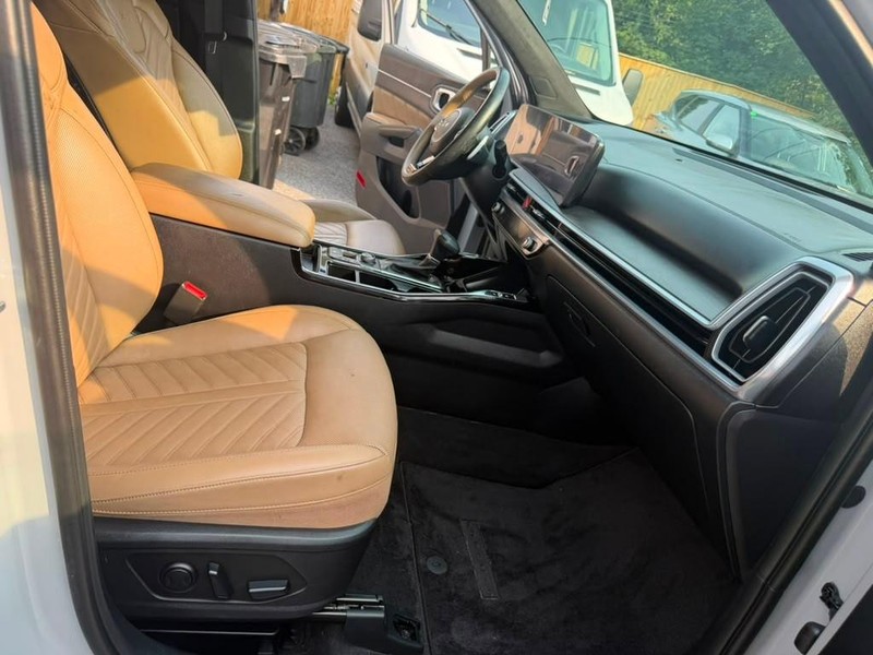Kia Sorento Vehicle Full-screen Gallery Image 24