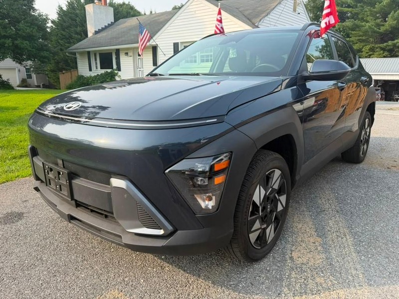 Hyundai Kona Vehicle Full-screen Gallery Image 2