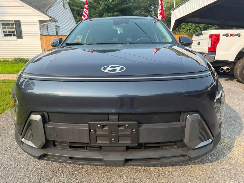 Hyundai Kona Vehicle Full-screen Gallery Image 3